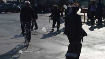 Sondaj CURS: Majoritatea românilor, respectiv 77%, consideră că România se îndreaptă într-o direcție greșită