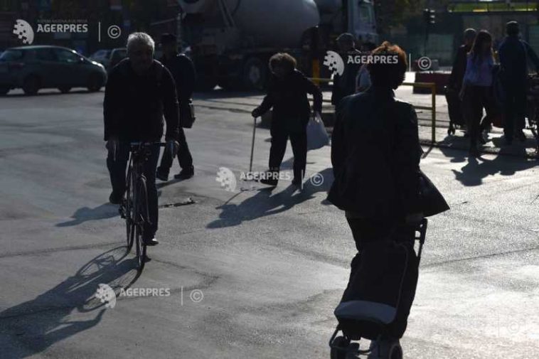 Sondaj CURS: Majoritatea românilor, respectiv 77%, consideră că România se îndreaptă într-o direcție greșită