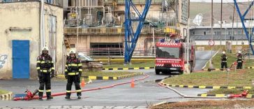 Mureș: Explozia unui vagon-cisternă pe platforma Azomureș, simulată de pompieri sub supravegherea unor experți francezi (GALERIE FOTO)