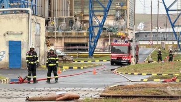 Mureș: Explozia unui vagon-cisternă pe platforma Azomureș, simulată de pompieri sub supravegherea unor experți francezi (GALERIE FOTO)