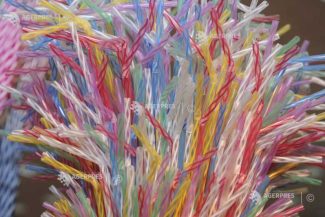 Paiele de hârtie sunt mai dăunătoare pentru mediu decât cele din plastic (studiu)
