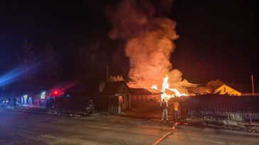 Harghita: Incendiu puternic la o casă din Toplița; două persoane au fost transportate la spital
