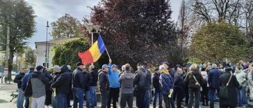 VIDEO Galați: Aproximativ 300 de siderurgiști de la Liberty au protestat în fața Prefecturii, cerând plata salariilor restante