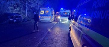 Bacău: Accident rutier în care a fost implicat un microbuz; cinci persoane, transportate la spital