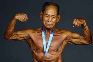 Un culturist japonez în vârstă de 90 de ani impresionează la o competiție de profil din Spania