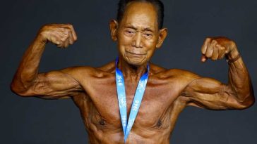 Un culturist japonez în vârstă de 90 de ani impresionează la o competiție de profil din Spania