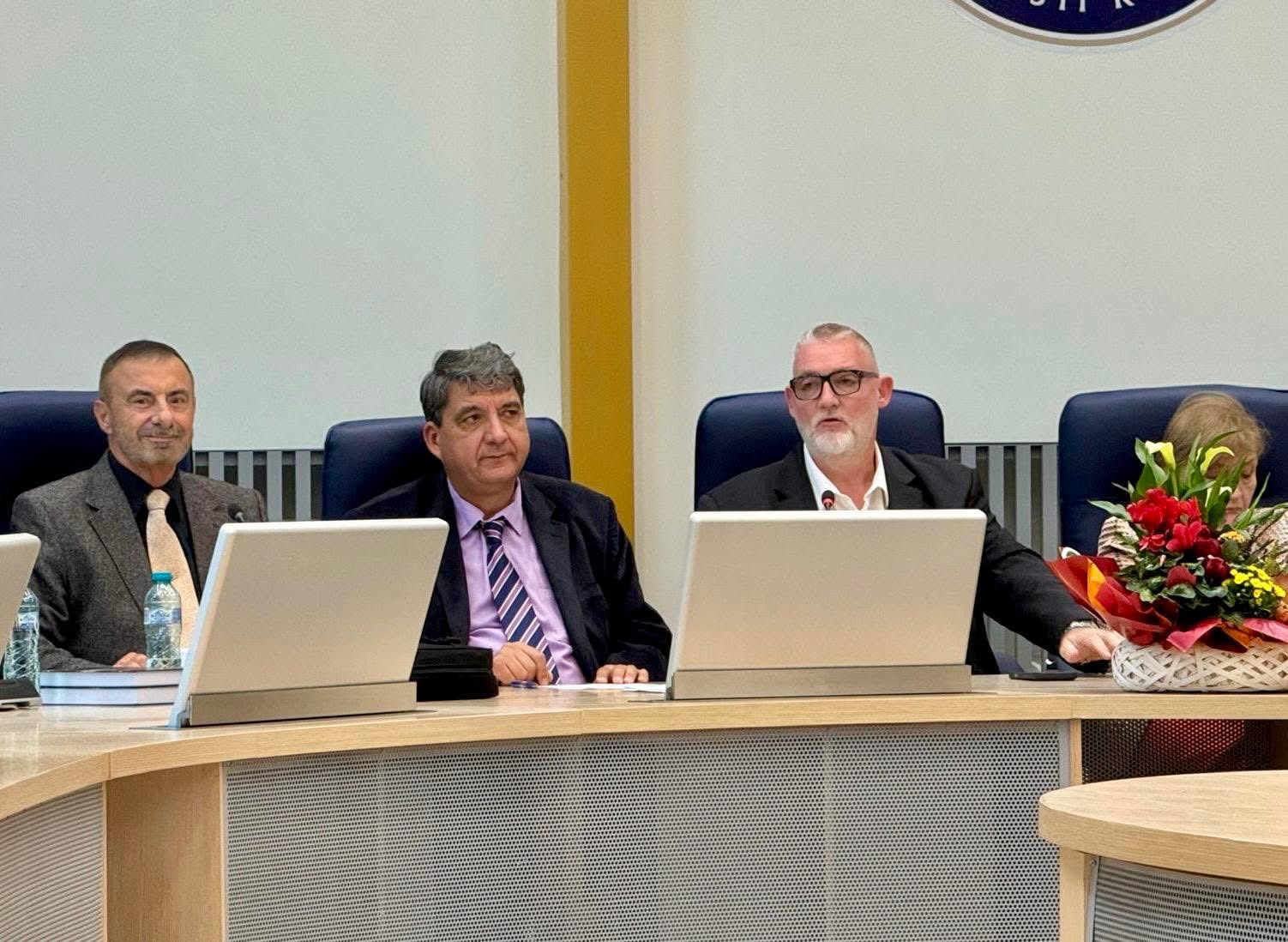 Dr. ing. Adrian-Victor Vevera la conferința despre combaterea dezinformării organizată la Universitatea Titu Maiorescu din București