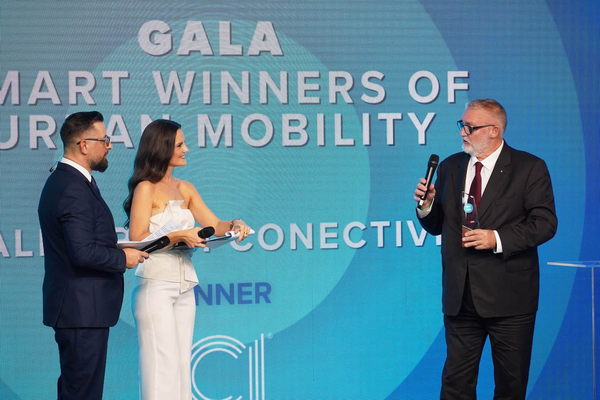 Adrian-Victor Vevera, directorul general al ICI București, primește premiul pentru Digitalizare și conectivitate la Gala Smart Winners of Urban Mobility 2026