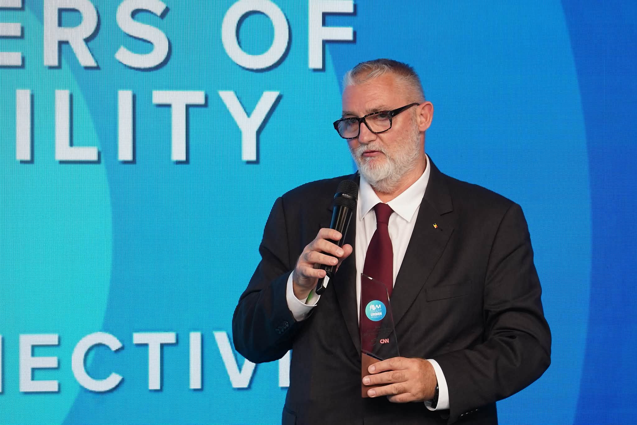 Adrian-Victor Vevera, directorul general al ICI București, primește premiul pentru Digitalizare și conectivitate la Gala Smart Winners of Urban Mobility 2026