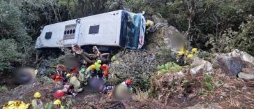 Spania: Peste 80 de persoane au fost rănite după ce un autocar a căzut 20 de metri într-o râpă