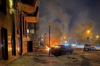Cel puţin doi morţi şi 17 răniţi, majoritatea pasageri ai unui tren de perierie, în Rusia, într-un atac ucrainean cu dronă la Voronej. Incendii la întreprinderi, un centru de afaceri şi un bloc. Mai multe facultăţi trec la învăţământul la distanţă