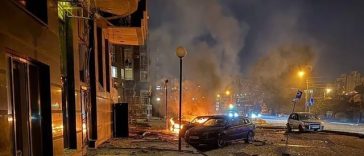 Cel puţin doi morţi şi 17 răniţi, majoritatea pasageri ai unui tren de perierie, în Rusia, într-un atac ucrainean cu dronă la Voronej. Incendii la întreprinderi, un centru de afaceri şi un bloc. Mai multe facultăţi trec la învăţământul la distanţă