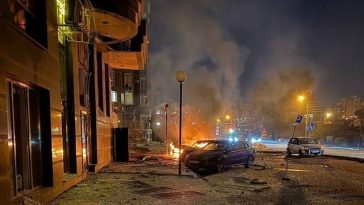 Cel puţin doi morţi şi 17 răniţi, majoritatea pasageri ai unui tren de perierie, în Rusia, într-un atac ucrainean cu dronă la Voronej. Incendii la întreprinderi, un centru de afaceri şi un bloc. Mai multe facultăţi trec la învăţământul la distanţă