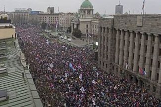 În timp ce Serbia se îndreaptă spre alegeri, studenţii se conturează ca cea mai mare ameninţare la adresa „domniei” îndelungate a lui Aleksandar Vučić