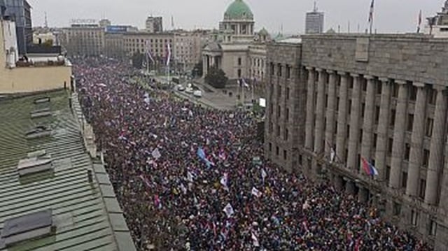 În timp ce Serbia se îndreaptă spre alegeri, studenţii se conturează ca cea mai mare ameninţare la adresa „domniei” îndelungate a lui Aleksandar Vučić