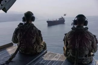 CENTCOM anunţă că a ajutat la exportul a 1,5 mil. barili de petrol brut prin Strâmtoarea Ormuz. Comandantul CENTCOM, amiralul Brad Cooper, care a vizitat trupele în zonă, anunţă că în strâmtoare nu există mine
