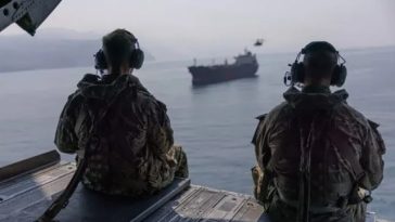 CENTCOM anunţă că a ajutat la exportul a 1,5 mil. barili de petrol brut prin Strâmtoarea Ormuz. Comandantul CENTCOM, amiralul Brad Cooper, care a vizitat trupele în zonă, anunţă că în strâmtoare nu există mine