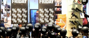 Șapte din zece români își propun să cheltuiască cel mult 1.000 de lei de Black Friday(sondaj)