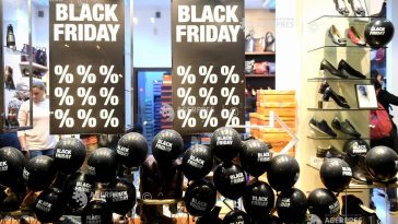 Șapte din zece români își propun să cheltuiască cel mult 1.000 de lei de Black Friday(sondaj)