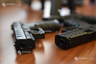Administratorul unei firme din Sectorul 1, reclamat că trage cu pistolul după porumbei