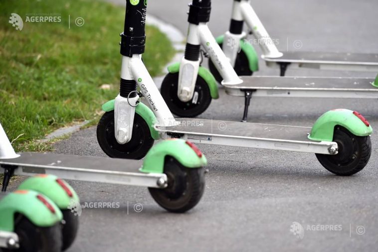 Caraș-Severin: Accident rutier între două trotinete electrice, la Reșița; unul dintre conducători era băut