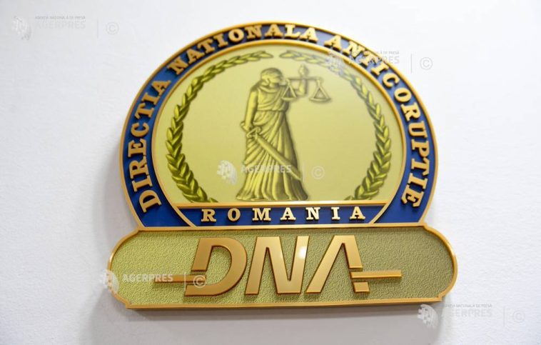 Bihor: Nouă persoane, reținute în dosarul șpăgilor de la punctul de frontieră Halmeu