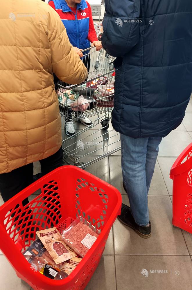 O familie cu doi copii are nevoie de 11.668 de lei lunar pentru un trai decent (Monitorul Social)