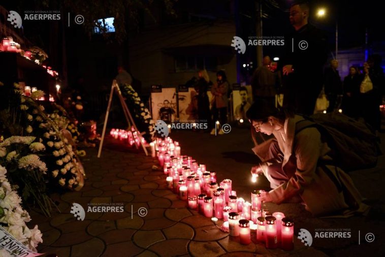 11 ani de la Colectiv/Omagiu adus victimelor tragediei în fața fostului club; lumânări aprinse în memoria acestora