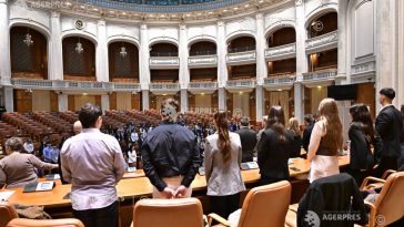 Peste 100 de liceeni și studenți participă în noiembrie la ‘Parlamentul Tinerilor’
