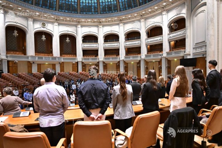 Peste 100 de liceeni și studenți participă în noiembrie la ‘Parlamentul Tinerilor’