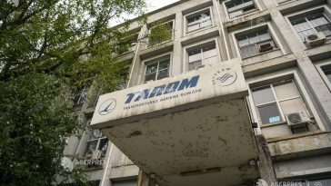 TAROM respinge acuzațiile de faliment și susține că își continuă activitatea în condiții de siguranță și eficiență