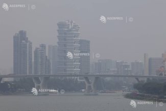 Singapore/Pasionații de alergare se antrenează în centrele comerciale pentru a se feri de smog
