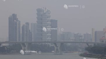 Singapore/Pasionații de alergare se antrenează în centrele comerciale pentru a se feri de smog