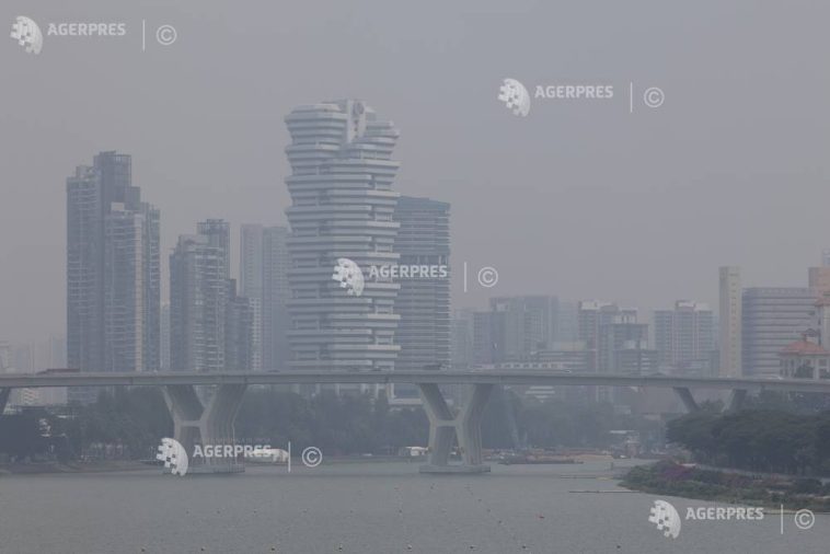Singapore/Pasionații de alergare se antrenează în centrele comerciale pentru a se feri de smog