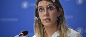 Congres USR/Diana Buzoianu: Noi am scos neamurile din instituții, ei își aduc acum înapoi cumetriile
