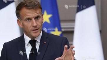 Emmanuel Macron asistă la un test cu rachetă nucleară lansată fără încărcătură de pe un submarin