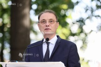 Premierul desemnat, Luca Niculescu, a depus lista cu miniştri la Parlament