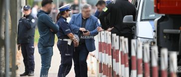 Polonia: Guvernul a trimis luni peste 20.000 de polițiști în școli după o serie de atacuri prin înjunghiere
