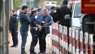 Polonia: Guvernul a trimis luni peste 20.000 de polițiști în școli după o serie de atacuri prin înjunghiere