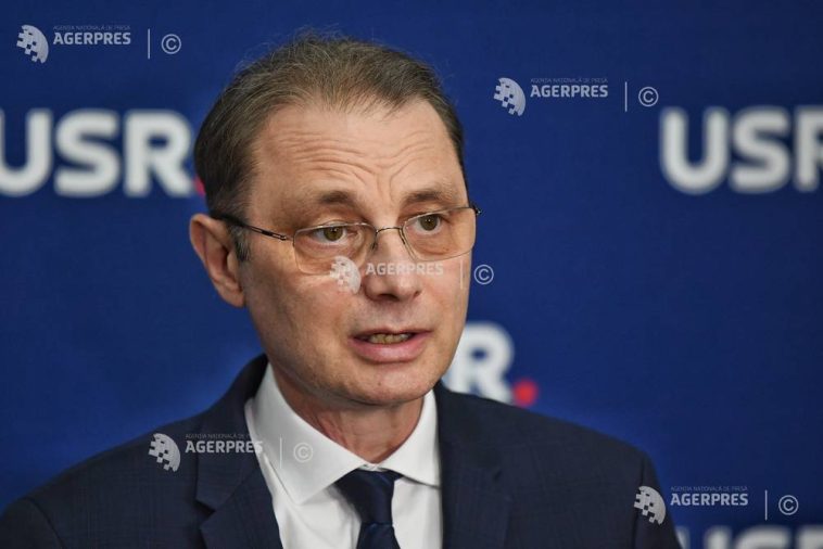 Niculescu: Aș prefera un guvern politic; discuțiile sunt deschise și nu vreau să-mi închid nicio poartă de dialog