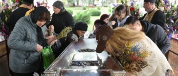 Iași: Mii de pelerini continuă să se roage la moaștele Sf. Parascheva