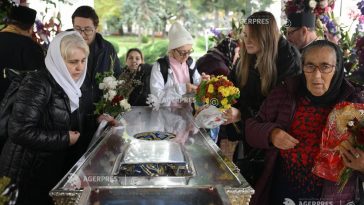 Iași: Prezență numeroasă la slujba de hramul Sfintei Parascheva; oficiază 28 de ierarhi din mai multe țări