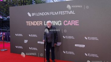 La 83 de ani, cineastul britanic Mike Leigh regretă că nu mai poate regiza încă ”o sută de filme”