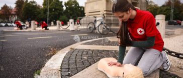 Ziua Mondială a Resuscitării, marcată de Crucea Roșie Română printr-un flashmob în zona Arcului de Triumf