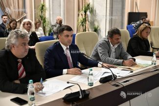 Ministrul propus al Transporturilor: TAROM nu se va închide