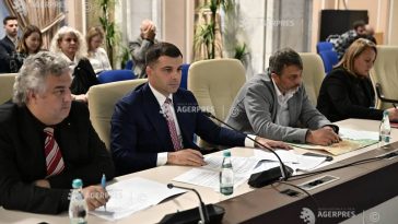 Ministrul propus al Transporturilor: TAROM nu se va închide