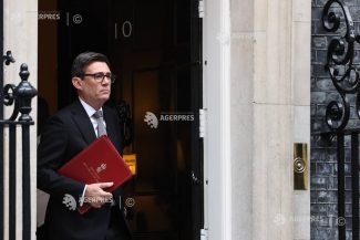 Premierul Andy Burnham îi îndeamnă pe britanici să se pregătească pentru situații de urgență