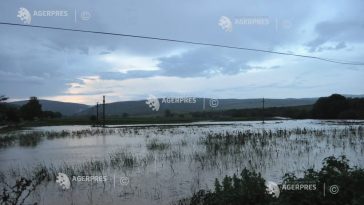 INHGA: Cod portocaliu de viituri pe râuri din județele Gorj și Mehedinți, duminică și luni