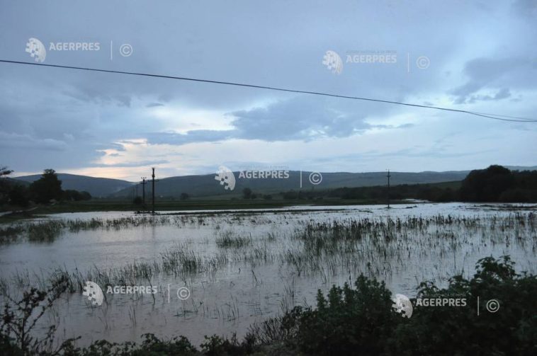 INHGA: Cod portocaliu de viituri pe râuri din județele Gorj și Mehedinți, duminică și luni