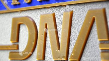 DNA: Primarul din Slănic Moldova – prins în flagrant când primea 6.000 de euro mită